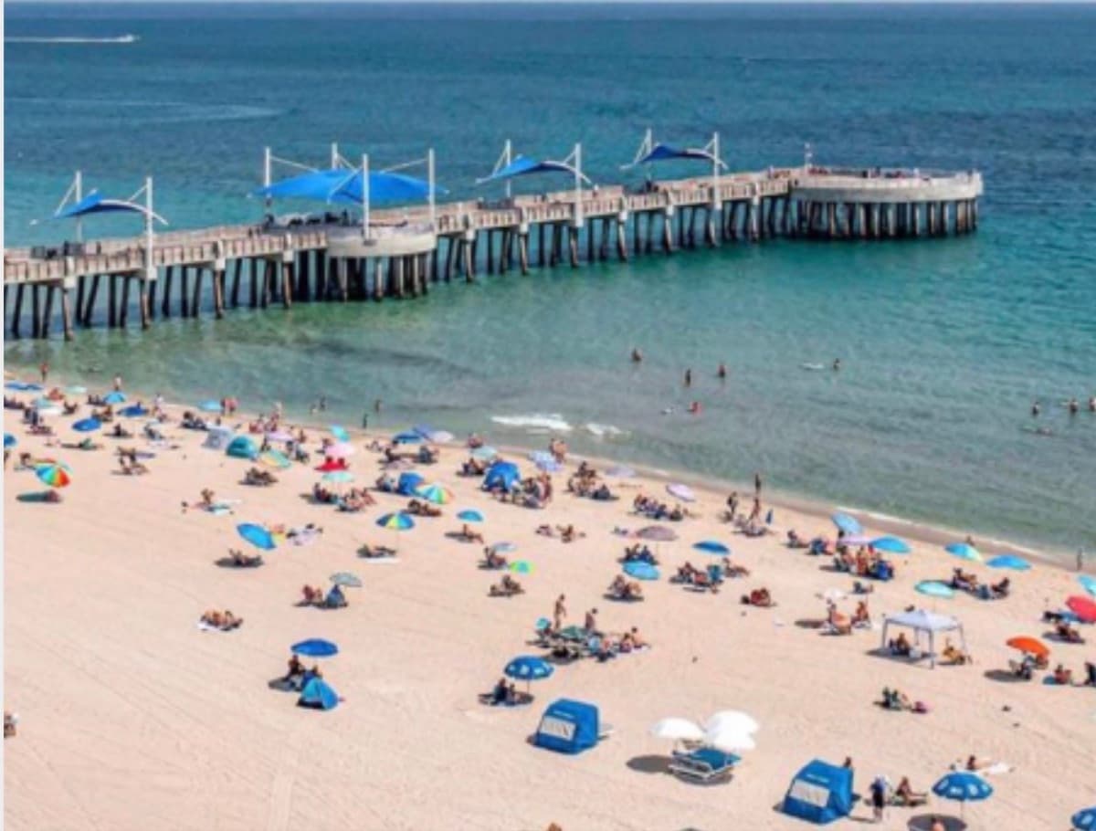 Pompano Beach Pier aerial view